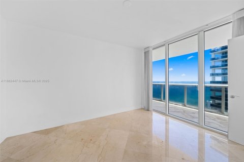 Condominio en venta en Hallandale Beach, Florida, 2 dormitorios, 135.45 m2 № 1890854 - foto 18