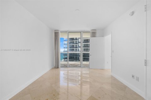 Condominio en venta en Hallandale Beach, Florida, 2 dormitorios, 135.45 m2 № 1890854 - foto 17