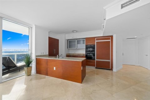 Condominio en venta en Hallandale Beach, Florida, 2 dormitorios, 135.45 m2 № 1890854 - foto 7