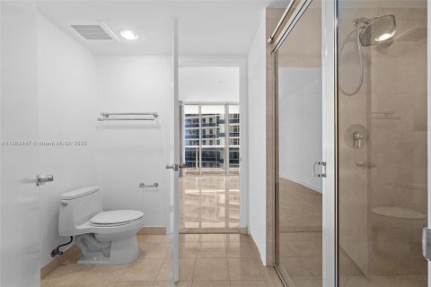 Condominio en venta en Hallandale Beach, Florida, 2 dormitorios, 135.45 m2 № 1890854 - foto 21