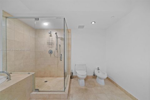 Condominio en venta en Hallandale Beach, Florida, 2 dormitorios, 135.45 m2 № 1890854 - foto 14