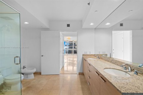 Condominio en venta en Hallandale Beach, Florida, 2 dormitorios, 135.45 m2 № 1890854 - foto 15