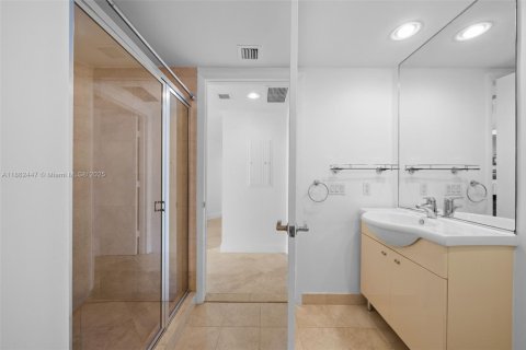 Condominio en venta en Hallandale Beach, Florida, 2 dormitorios, 135.45 m2 № 1890854 - foto 22