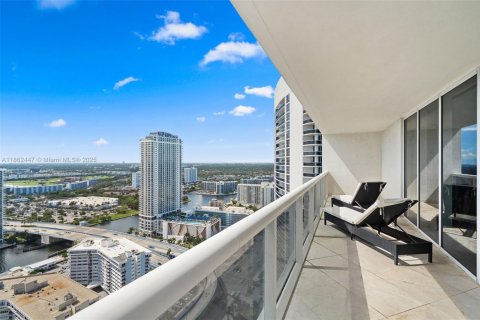 Condominio en venta en Hallandale Beach, Florida, 2 dormitorios, 135.45 m2 № 1890854 - foto 26