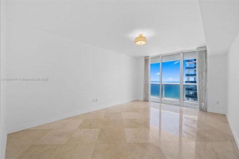 Condominio en venta en Hallandale Beach, Florida, 2 dormitorios, 135.45 m2 № 1890854 - foto 10