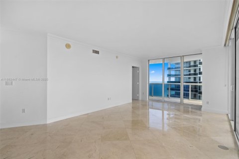 Condominio en venta en Hallandale Beach, Florida, 2 dormitorios, 135.45 m2 № 1890854 - foto 3