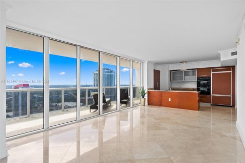 Condominio en venta en Hallandale Beach, Florida, 2 dormitorios, 135.45 m2 № 1890854 - foto 4