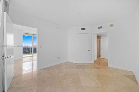 Condominio en venta en Hallandale Beach, Florida, 2 dormitorios, 135.45 m2 № 1890854 - foto 19