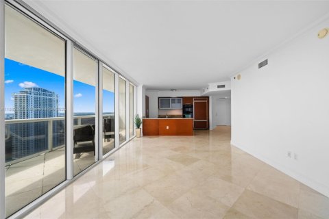 Condominio en venta en Hallandale Beach, Florida, 2 dormitorios, 135.45 m2 № 1890854 - foto 5