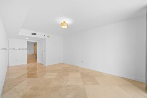 Condominio en venta en Hallandale Beach, Florida, 2 dormitorios, 135.45 m2 № 1890854 - foto 11