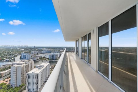 Condominio en venta en Hallandale Beach, Florida, 2 dormitorios, 135.45 m2 № 1890854 - foto 25