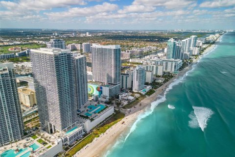Condominio en venta en Hallandale Beach, Florida, 2 dormitorios, 135.45 m2 № 1890854 - foto 29