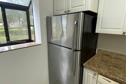 Condo in Pompano Beach, Florida, 2 bedrooms  № 2069357 - photo 13