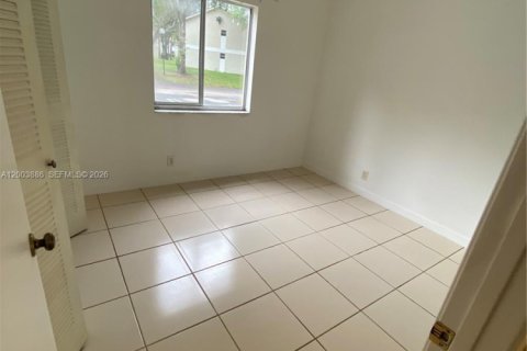 Condo in Pompano Beach, Florida, 2 bedrooms  № 2069357 - photo 9
