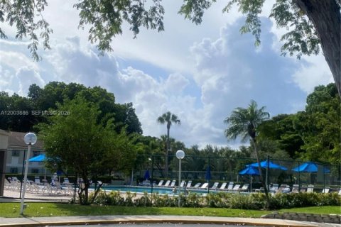 Condo in Pompano Beach, Florida, 2 bedrooms  № 2069357 - photo 4