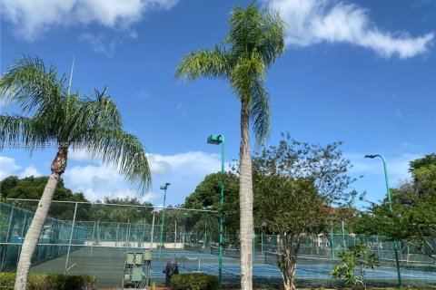 Condo in Pompano Beach, Florida, 2 bedrooms  № 2069357 - photo 2