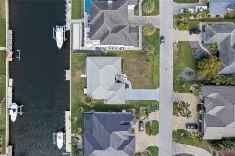 Снять в аренду виллу или дом в Пунта-Горда, Флорида 3 спальни, 177.07м2, № 1637263 - фото 2