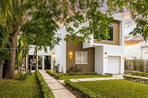 Купить виллу или дом в Майами, Флорида 5 спален, 336.68м2, № 1955380 - фото 2