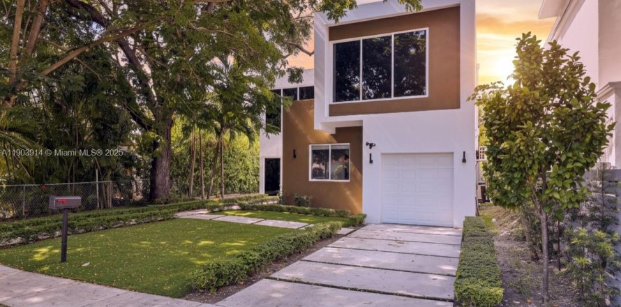 Дом в Майами, Флорида 5 спален, 336.68м2 № 1955380