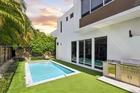 Купить виллу или дом в Майами, Флорида 5 спален, 336.68м2, № 1955380 - фото 9