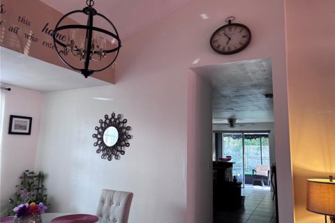 House in Tampa, Florida 3 bedrooms, 119.29 sq.m. № 1810957 - photo 5