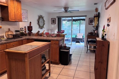 House in Tampa, Florida 3 bedrooms, 119.29 sq.m. № 1810957 - photo 6