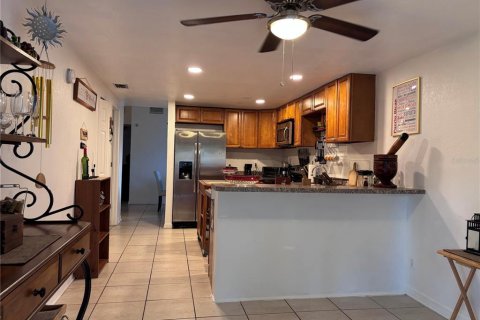 House in Tampa, Florida 3 bedrooms, 119.29 sq.m. № 1810957 - photo 7