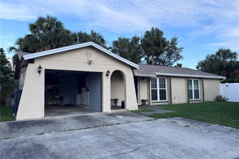 House in Tampa, Florida 3 bedrooms, 119.29 sq.m. № 1810957 - photo 1