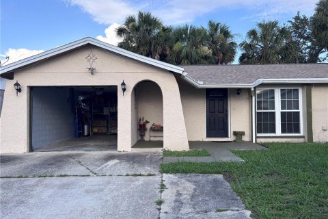 House in Tampa, Florida 3 bedrooms, 119.29 sq.m. № 1810957 - photo 2