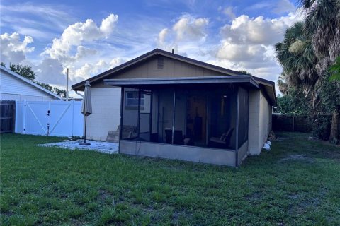 House in Tampa, Florida 3 bedrooms, 119.29 sq.m. № 1810957 - photo 17