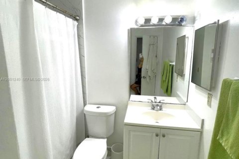 Townhouse in Miami, Florida 4 bedrooms, 149.57 sq.m. № 2065813 - photo 30