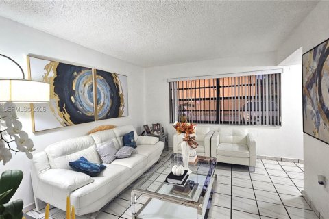 Townhouse in Miami, Florida 4 bedrooms, 149.57 sq.m. № 2065813 - photo 8