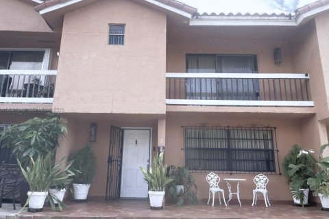 Townhouse in Miami, Florida 4 bedrooms, 149.57 sq.m. № 2065813 - photo 2