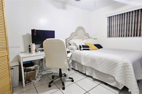 Townhouse in Miami, Florida 4 bedrooms, 149.57 sq.m. № 2065813 - photo 17