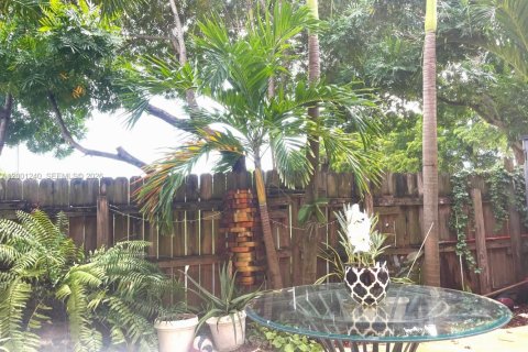 Townhouse in Miami, Florida 4 bedrooms, 149.57 sq.m. № 2065813 - photo 24