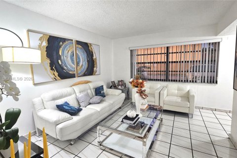 Townhouse in Miami, Florida 4 bedrooms, 149.57 sq.m. № 2065813 - photo 6