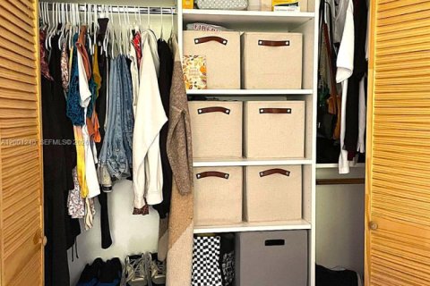 Townhouse in Miami, Florida 4 bedrooms, 149.57 sq.m. № 2065813 - photo 29