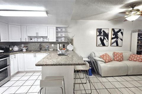 Townhouse in Miami, Florida 4 bedrooms, 149.57 sq.m. № 2065813 - photo 13