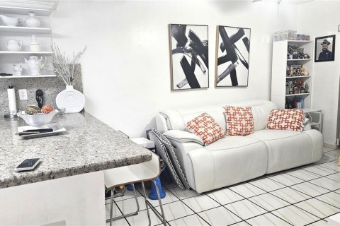 Townhouse in Miami, Florida 4 bedrooms, 149.57 sq.m. № 2065813 - photo 12