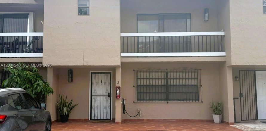 Townhouse in Miami, Florida 4 bedrooms, 149.57 sq.m. № 2065813