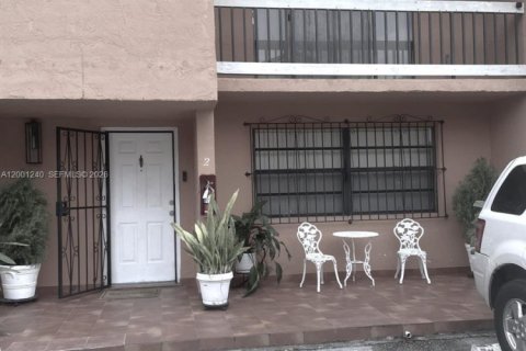 Townhouse in Miami, Florida 4 bedrooms, 149.57 sq.m. № 2065813 - photo 5