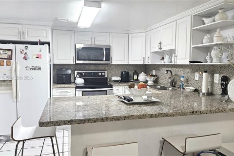 Townhouse in Miami, Florida 4 bedrooms, 149.57 sq.m. № 2065813 - photo 10