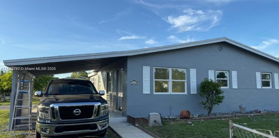 House in West Park, Florida 3 bedrooms, 108.14 sq.m. № 1945605