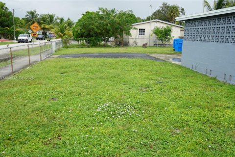 House in West Park, Florida 3 bedrooms, 108.14 sq.m. № 1945605 - photo 11