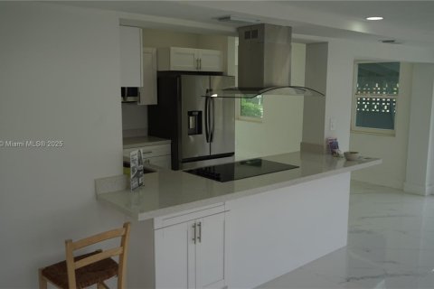 House in West Park, Florida 3 bedrooms, 108.14 sq.m. № 1945605 - photo 18