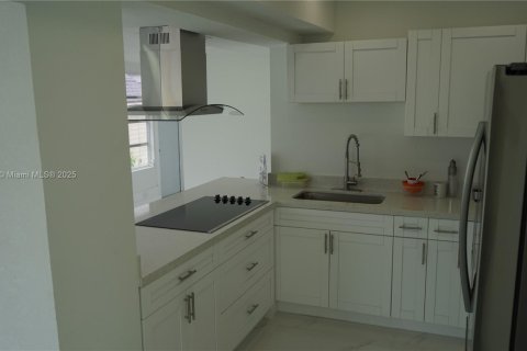 House in West Park, Florida 3 bedrooms, 108.14 sq.m. № 1945605 - photo 20