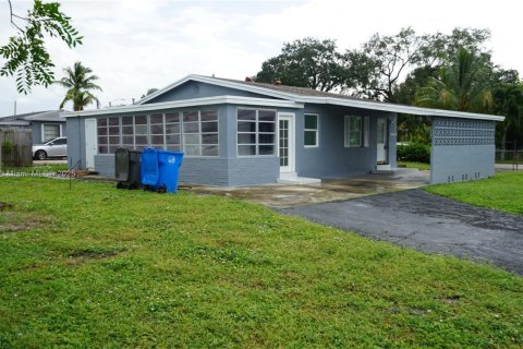 House in West Park, Florida 3 bedrooms, 108.14 sq.m. № 1945605 - photo 9