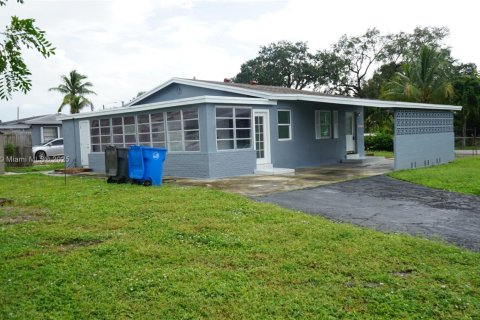 House in West Park, Florida 3 bedrooms, 108.14 sq.m. № 1945605 - photo 5