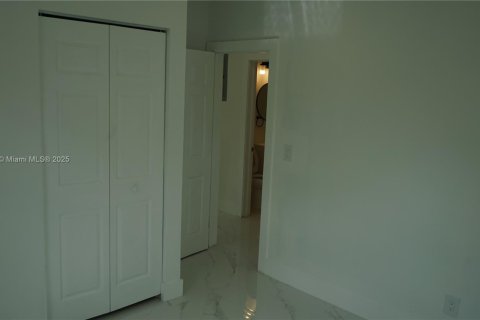 House in West Park, Florida 3 bedrooms, 108.14 sq.m. № 1945605 - photo 27