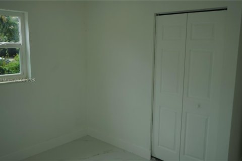 House in West Park, Florida 3 bedrooms, 108.14 sq.m. № 1945605 - photo 28